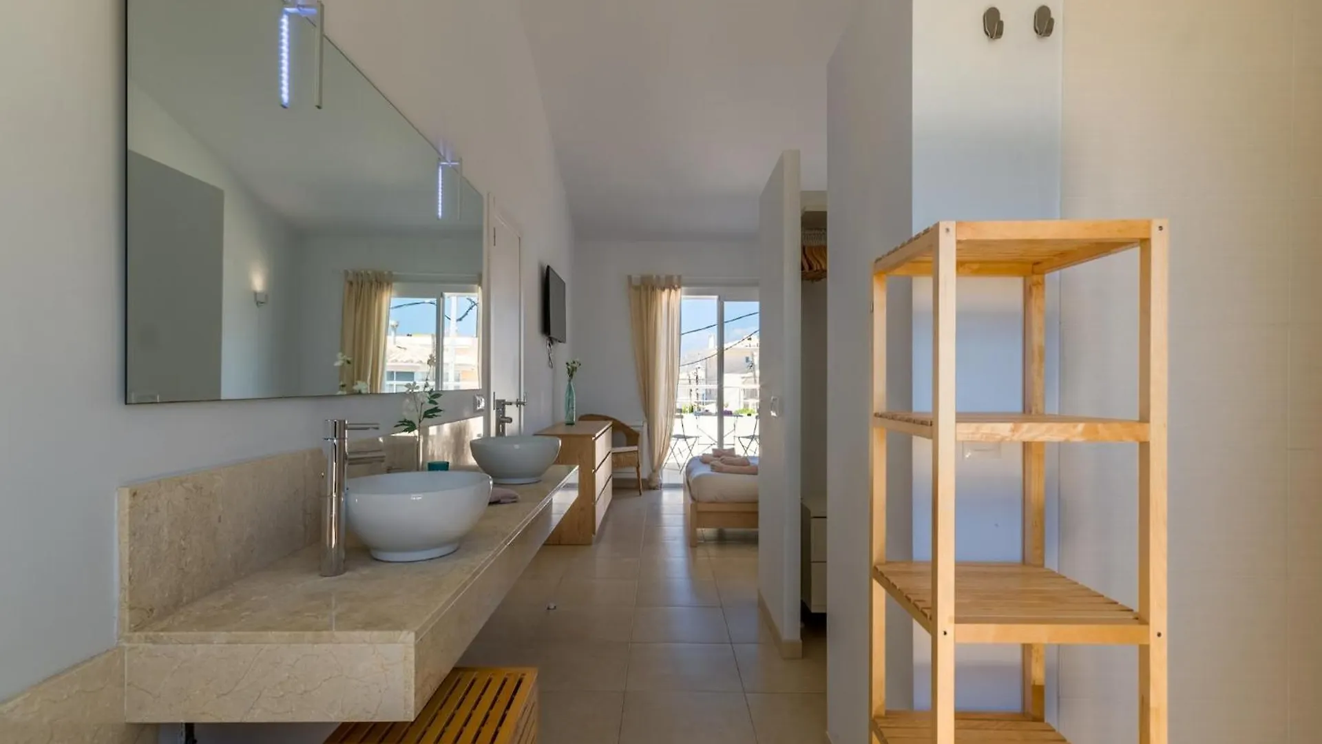 Modern Villa With Pool In Alcudia ספרד