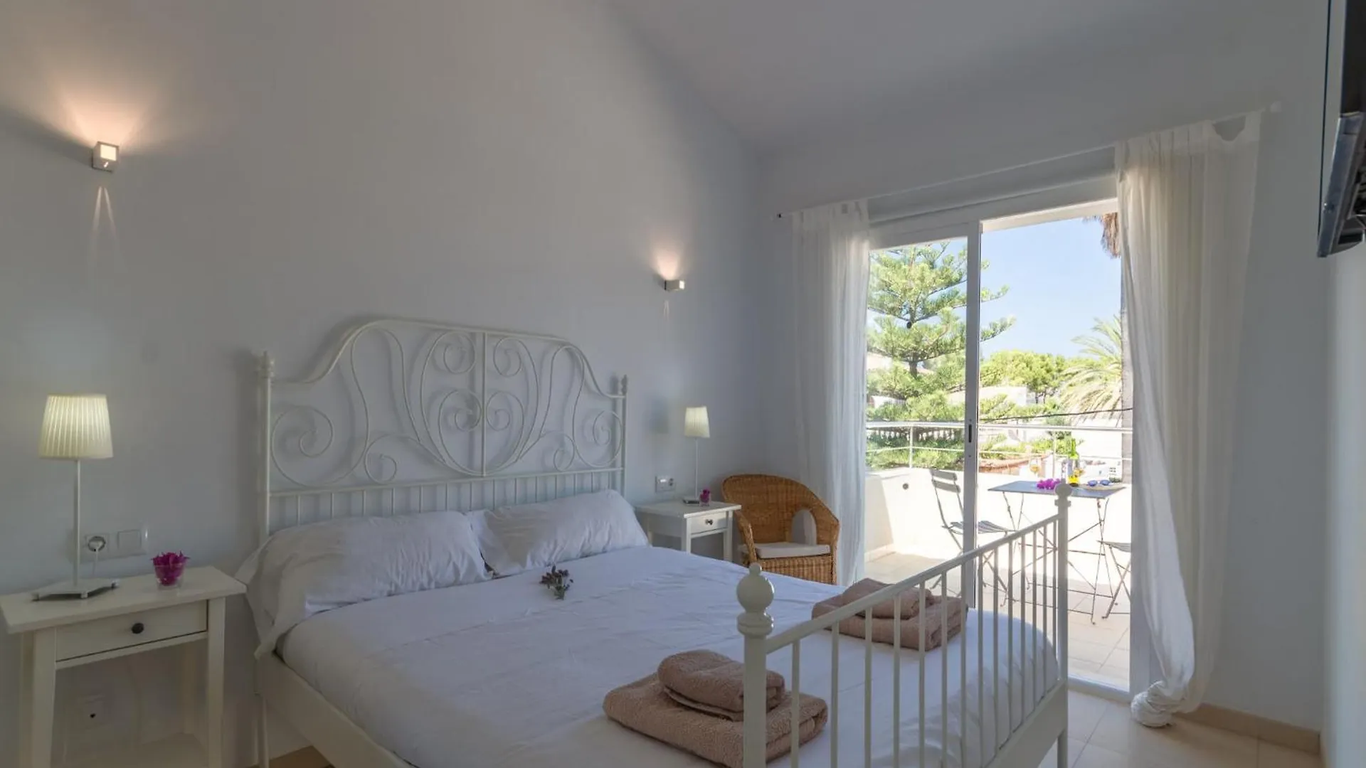 Modern Villa With Pool In Alcudia אלקודיה