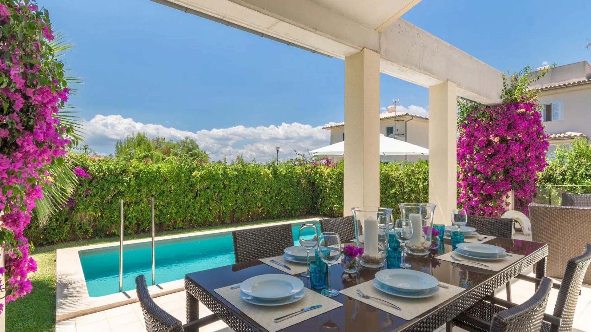 Modern Villa With Pool In Alcudia ספרד