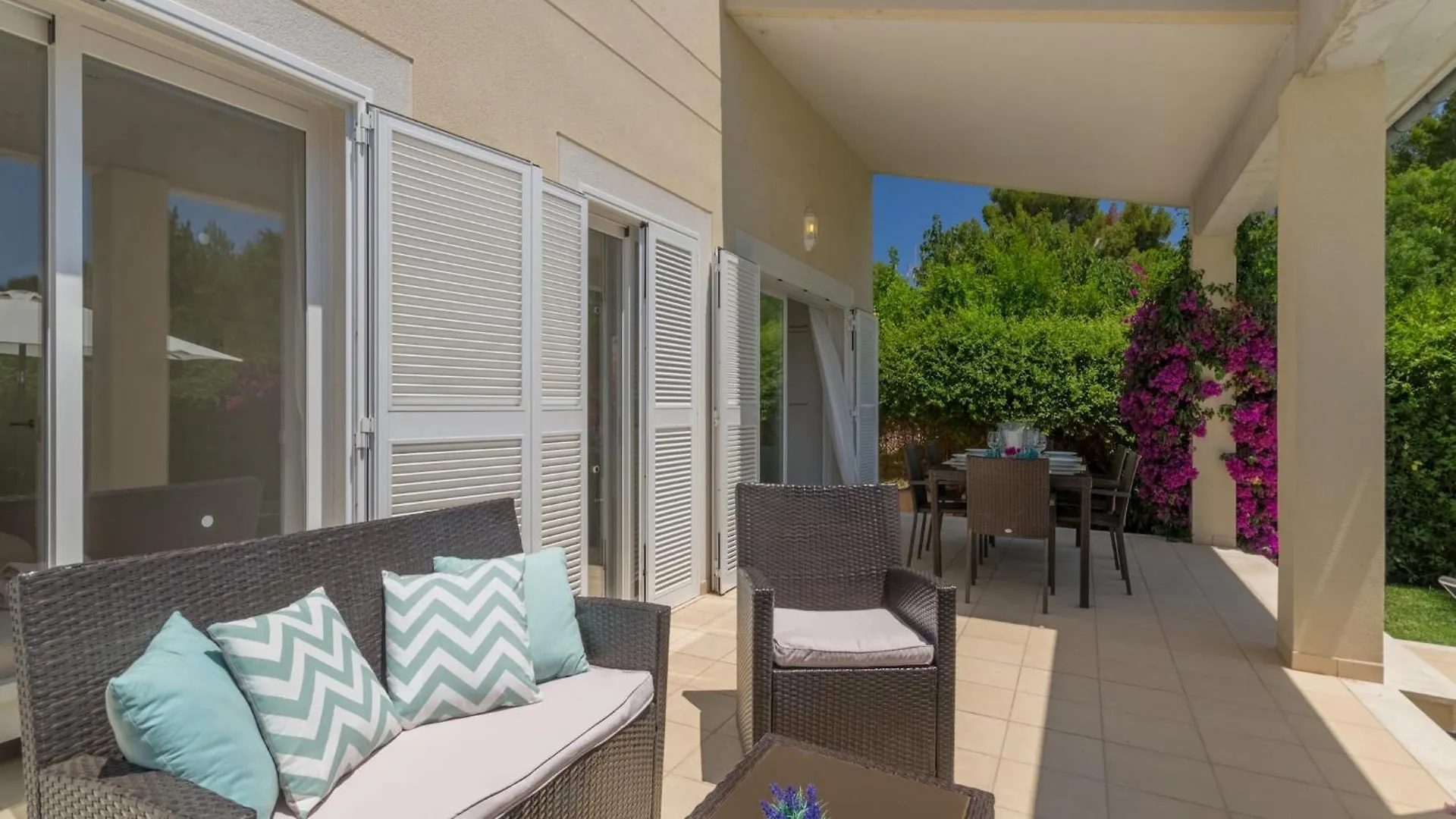 Modern Villa With Pool In Alcudia ספרד