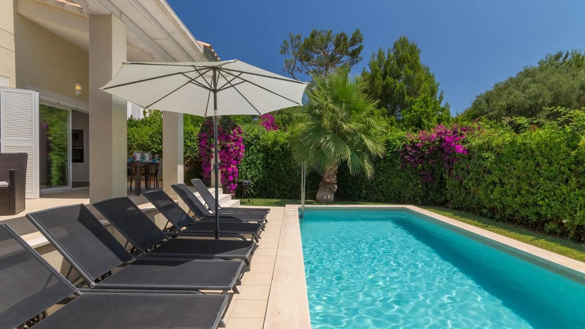 Modern Villa With Pool In Alcudia